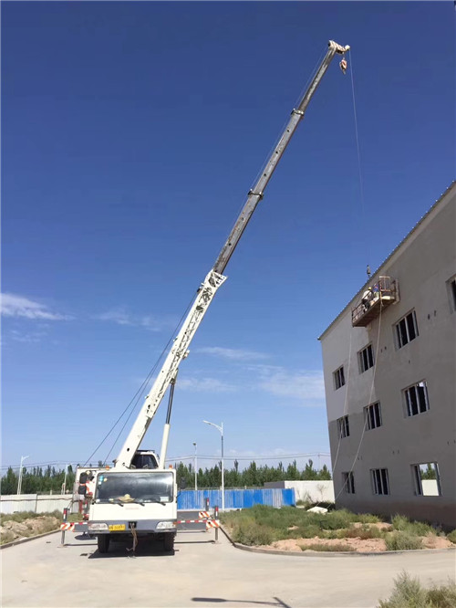 肇庆市“轻装强干”—— 吊车的 “轻量化臂架” 技术